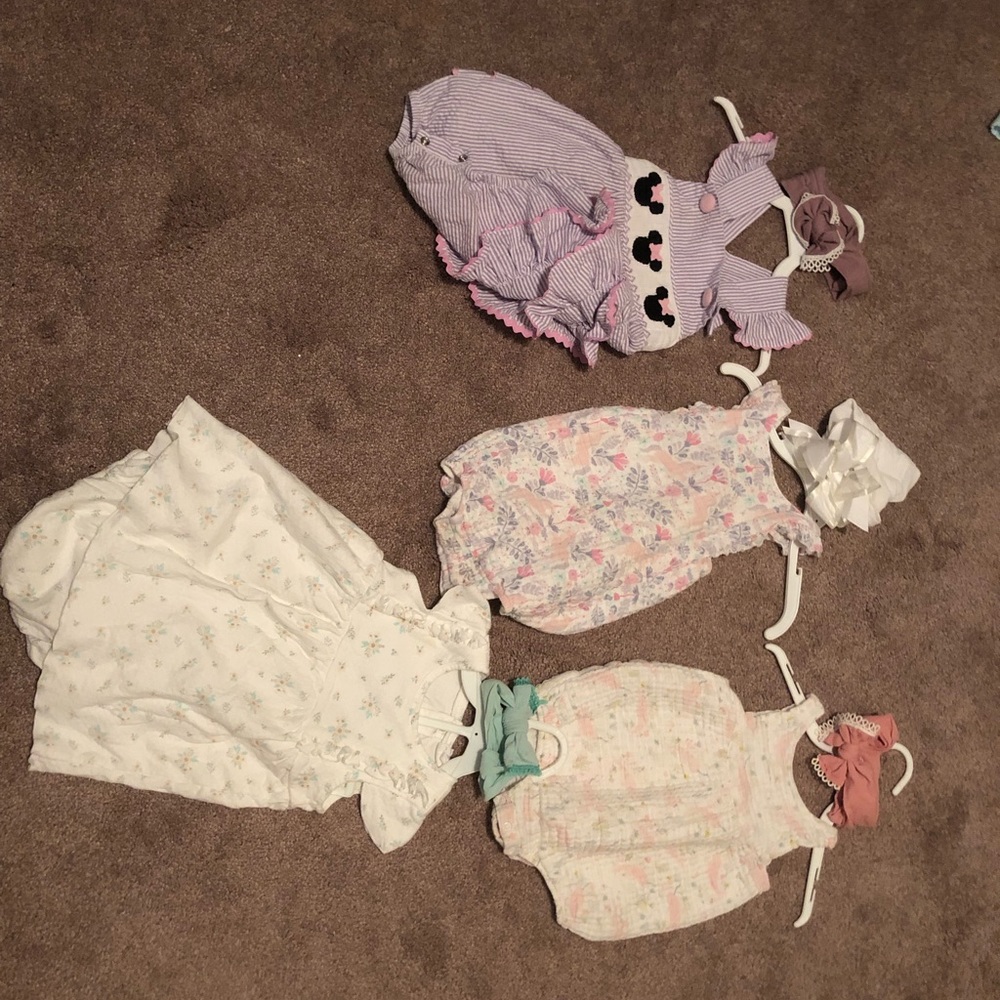Little baby girls outfit with head brand..